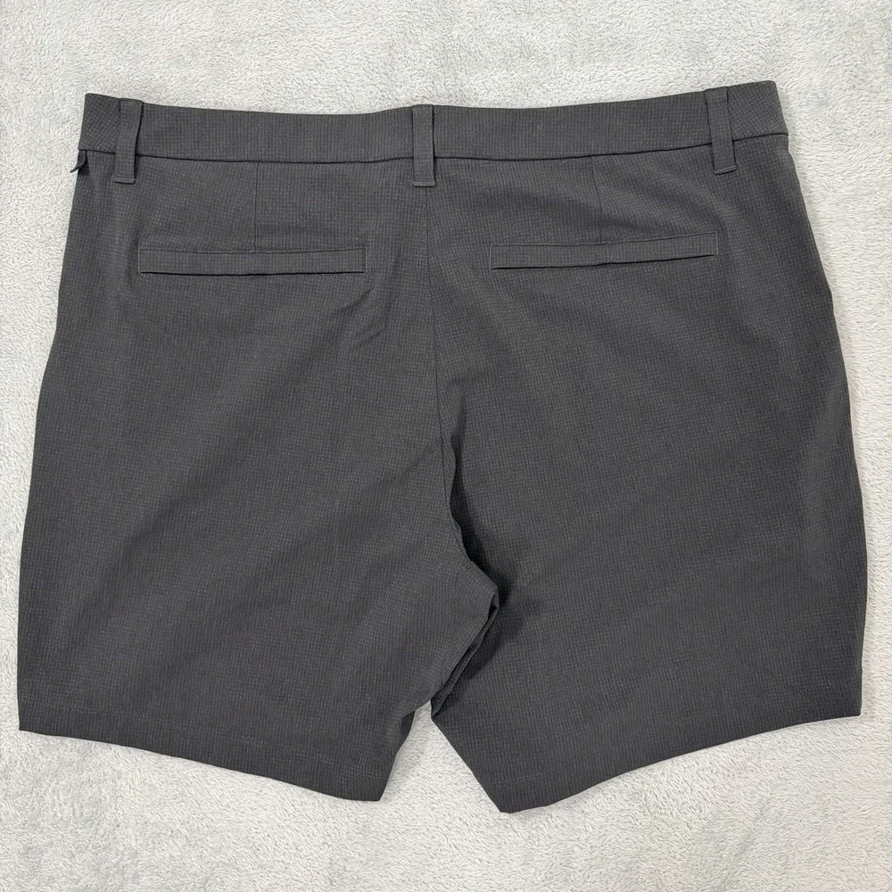 Lululemon Commission Classic Fit Ventlight Shorts Mens 38 Gray 7